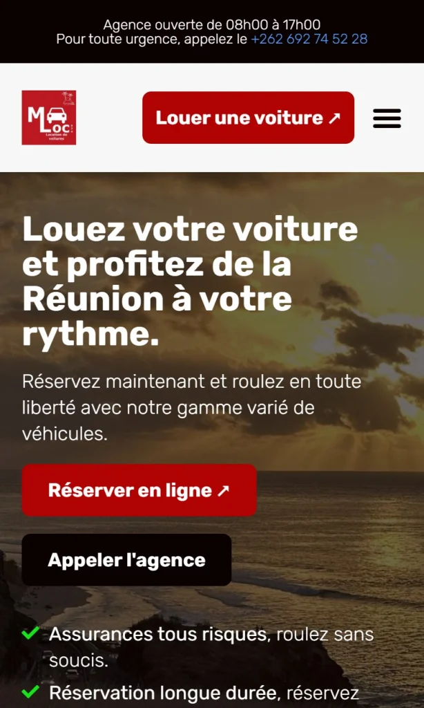 Site de M Loc 974 sur téléphone, avec les boutons Réserver en ligne et Appeler l’agence